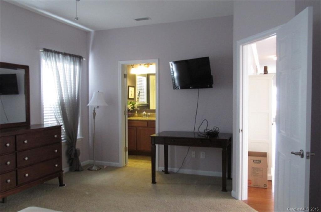 Newport Lakes - Residential