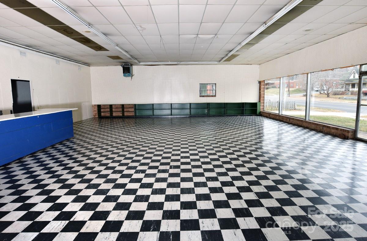 1303 S Salisbury Avenue