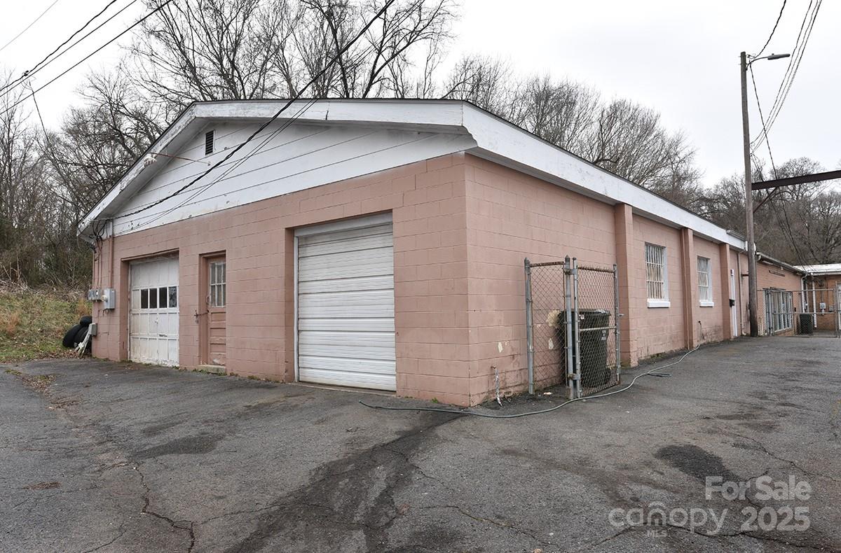 1303 S Salisbury Avenue