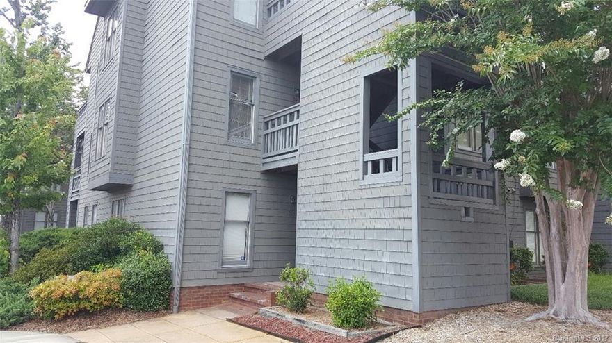 New Range/Oven and Microwave.  New Kitchen Countertops.
Newly Painted. Overlooks the Pool. Light Rail is one block away.