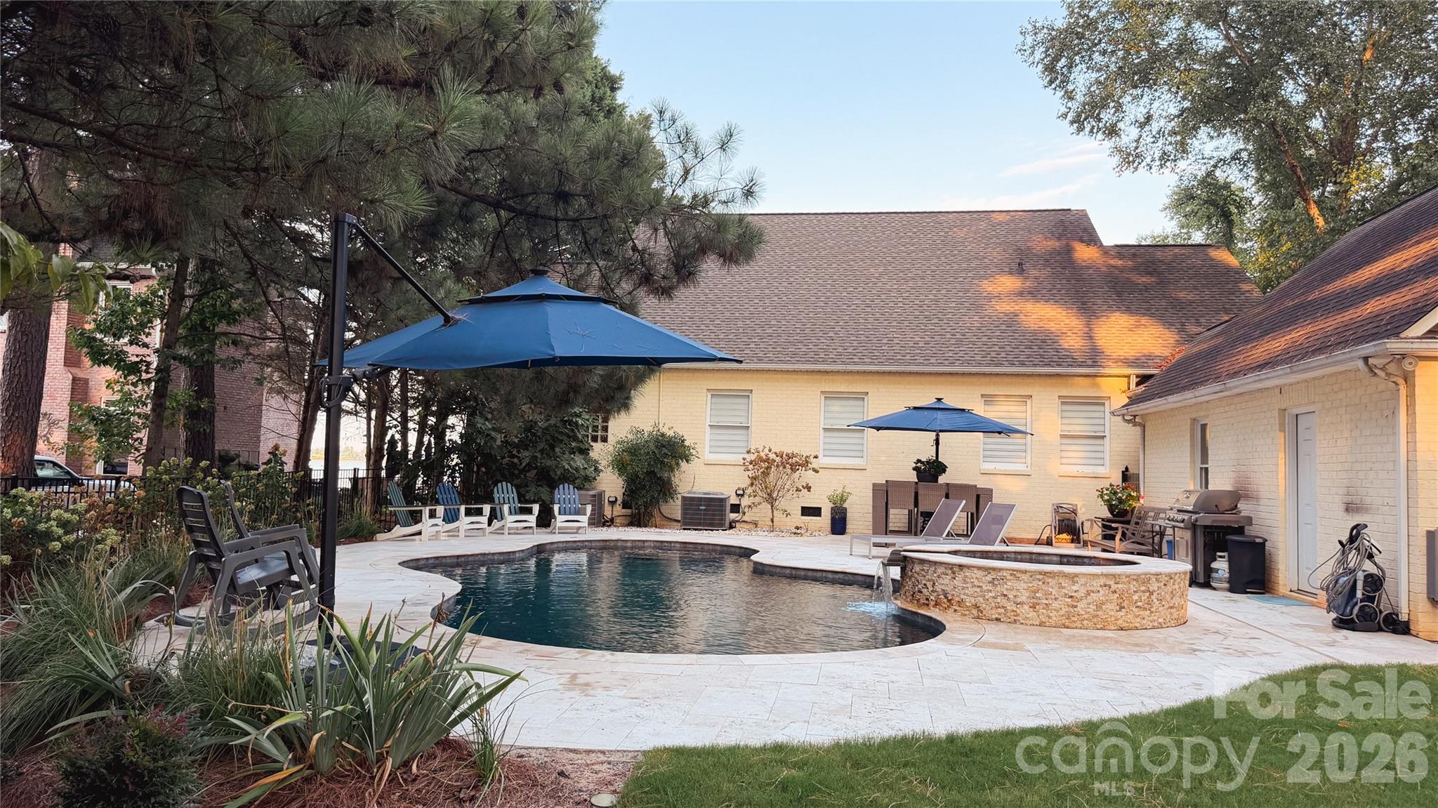 8049 Ravenwood Lane
