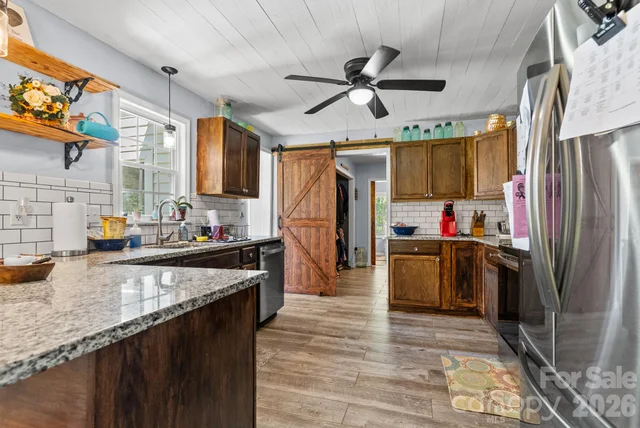 2084 Thurmond Road, photo 4 of 35