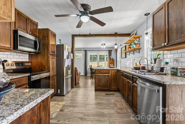 2084 Thurmond Road, photo 5 of 35