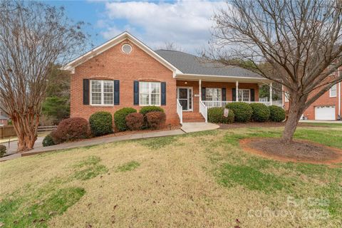 135 Suntree Drive Advance NC 27006