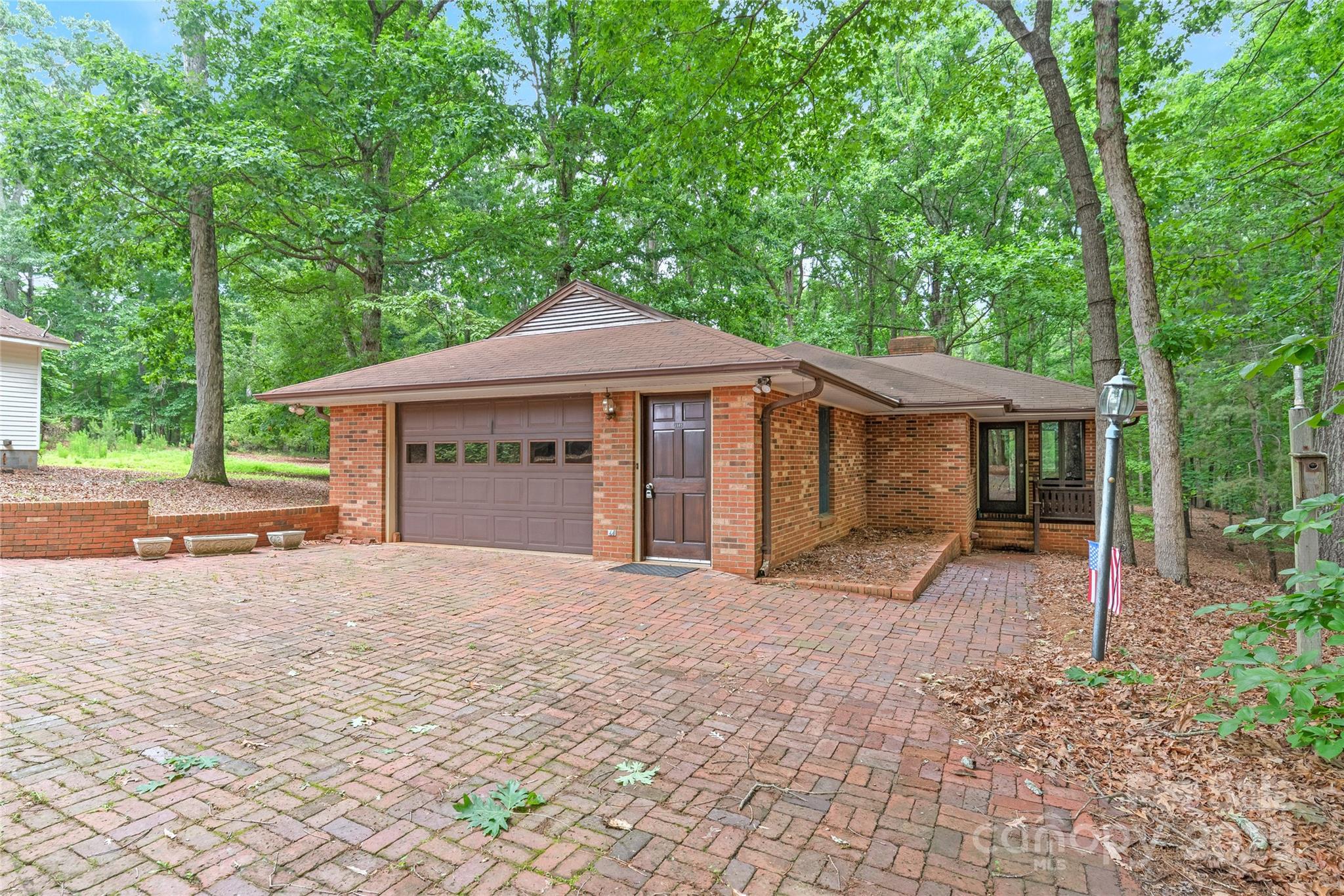 3985 Well Road