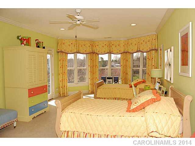 The Peninsula - Residential