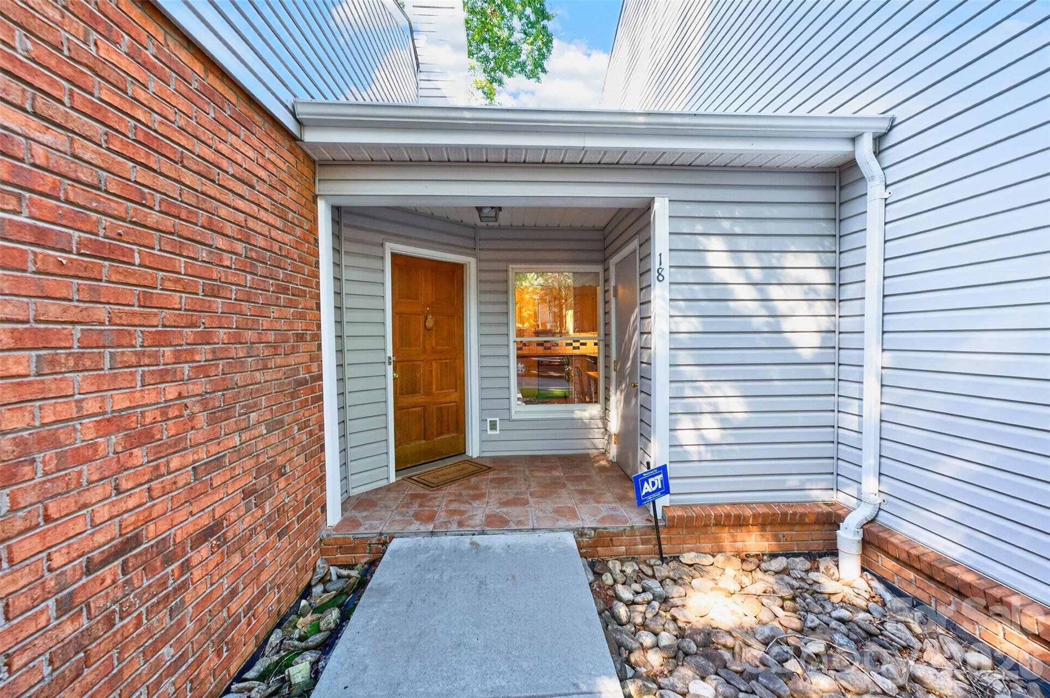 18 8th Avenue NW 18