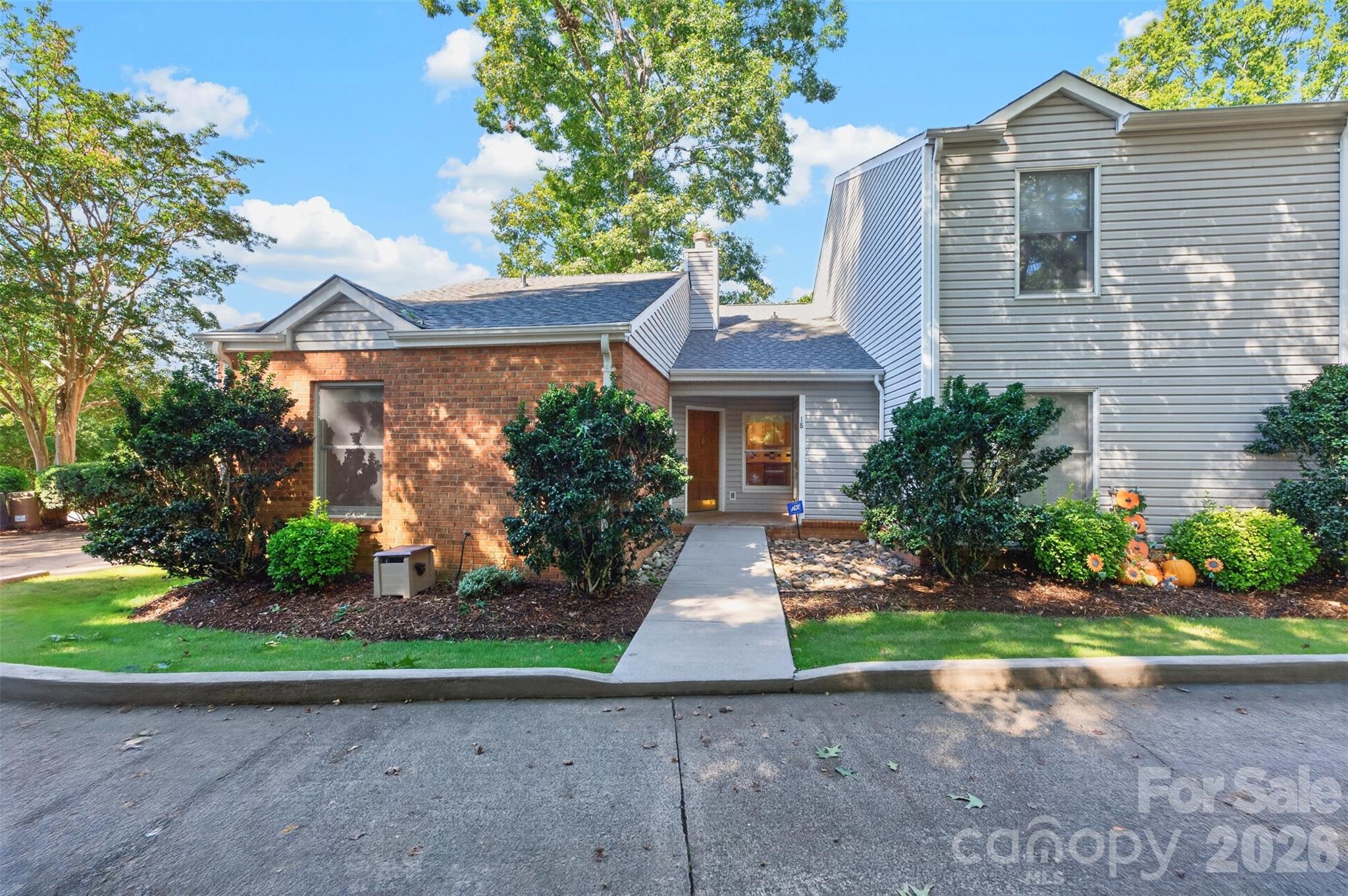 18 8th Avenue NW 18