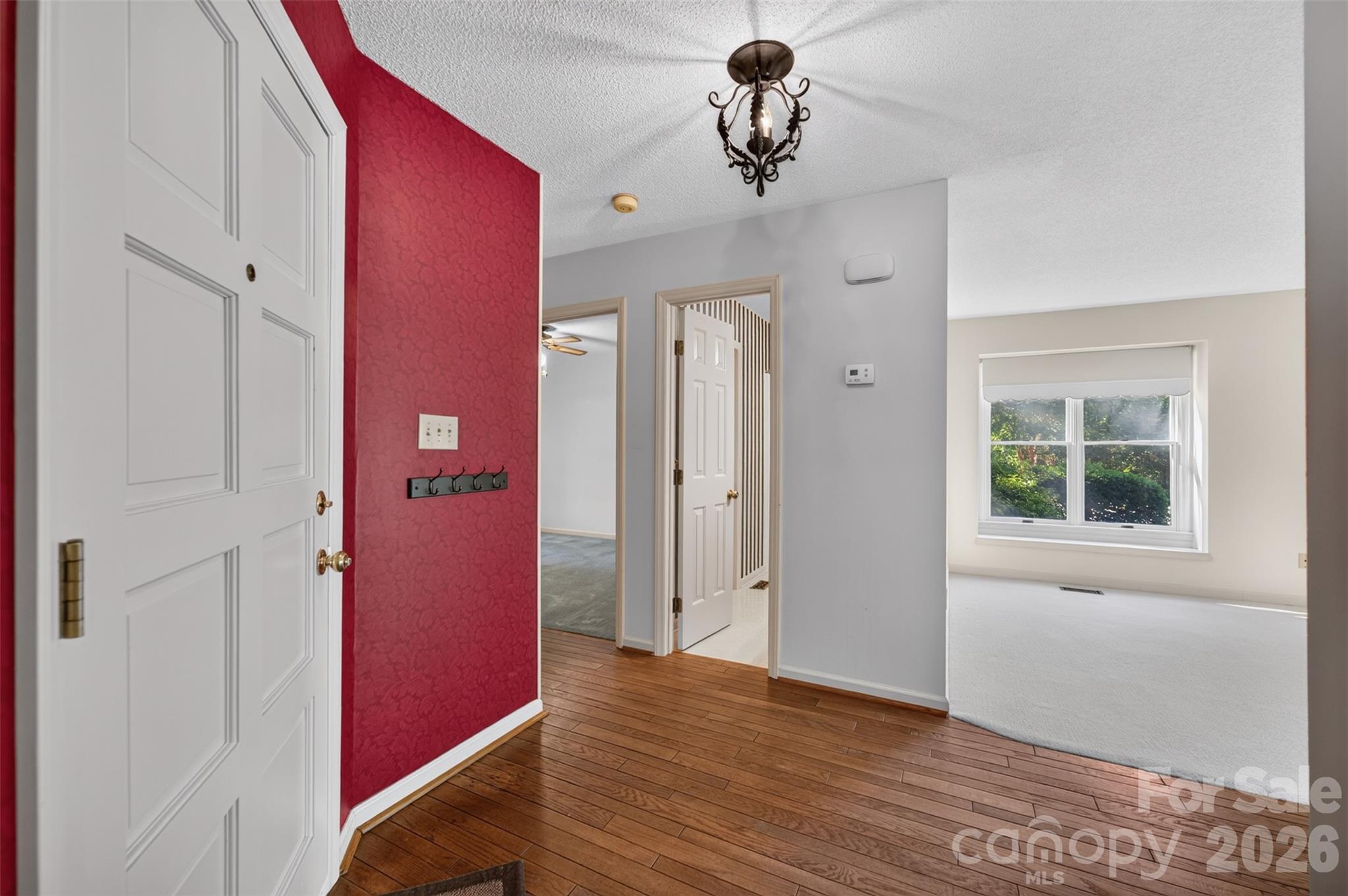 18 8th Avenue NW 18