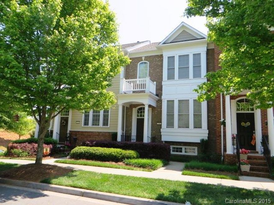 This town home's a beauty! Tastefully finished w/HWS thru entire main level, extensive moldings, wainscoting in foyer & DR, granite & SS appliances. Great Rm has attractive corner FP & triple windows. Open flow to Dining & Kitchen w/center work island, cherry cabinets, pantry. 2 Master Suites up,both w/octagonal tray ceilings accented by crown molding, deep WICs, private baths. LL guest suite/office. Rear 2 car garage. Trex deck off Dining. Loads of storage. Baxter is right where you want to be!