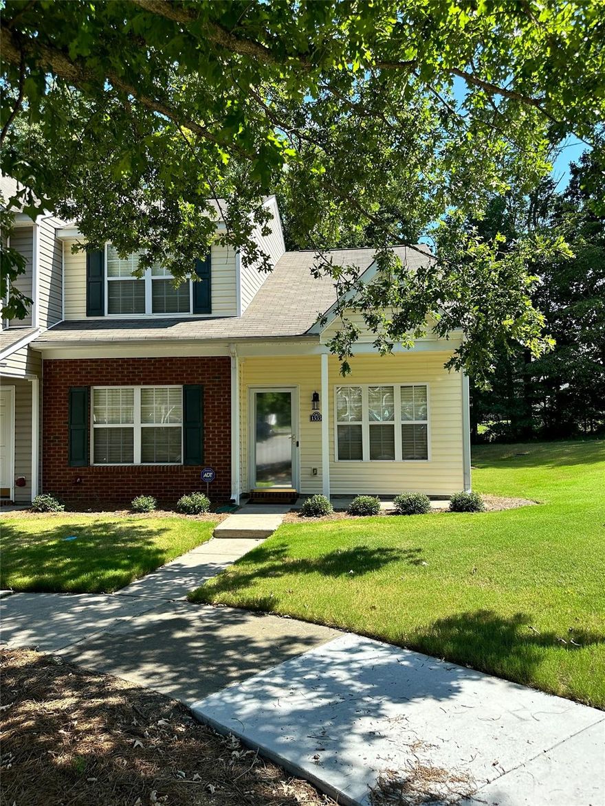 Nice End Unit Townhome Located in The Lexington Commons Subdivision in Rock Hill, SC, Close to Local Shopping and Restaurants, I-77 to Charlotte and Columbia. 3 Bedrooms (Master on Main Level), 2.5 Bathrooms, Open Living Room with Vaulted Ceilings, Eat In Kitchen with Bar Area, Range, Refrigerator, Dishwasher & Microwave. Laundry Room located on 1st Level near kitchen. Back Patio with privacy fence. Single Family Only.
No Smoking/No Vaping. Call Owner for All Pet Permission. Maximum Occupants 4. Available Now.