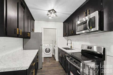 Photo of 556 Blendwood Drive, Charlotte, NC 28215 (MLS # 4436927)