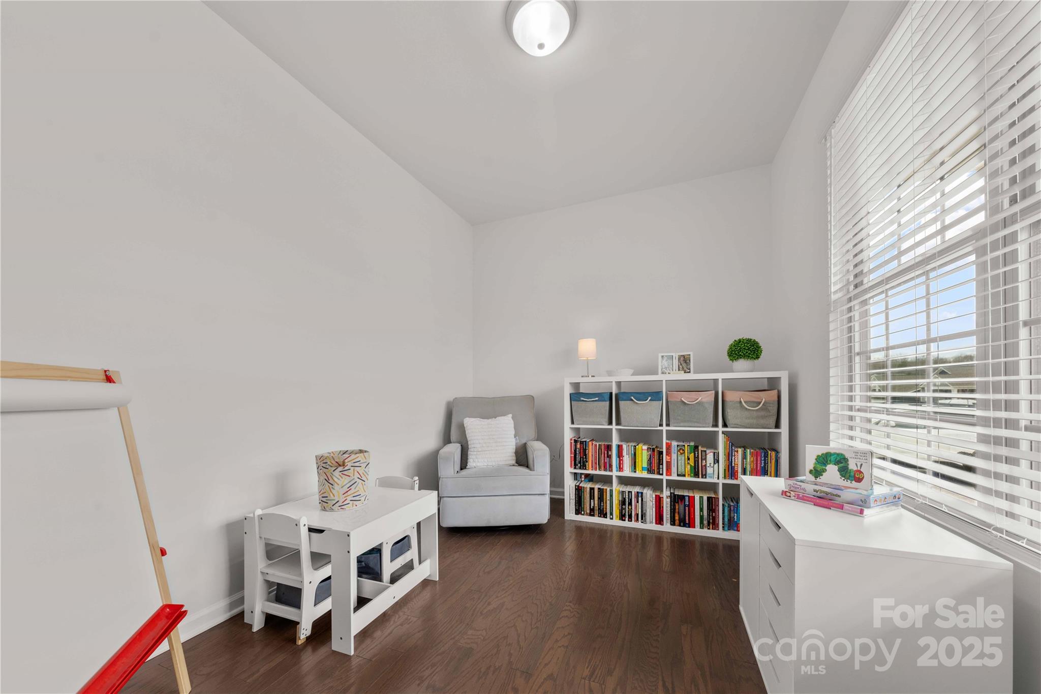 7127 Chrysanthemum Road