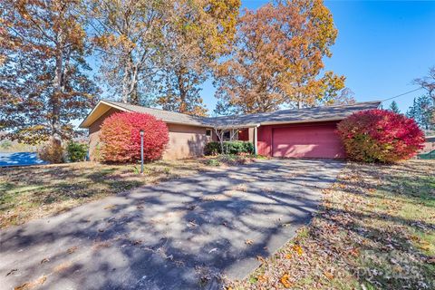 180 Oak Park Drive Clyde NC 28721