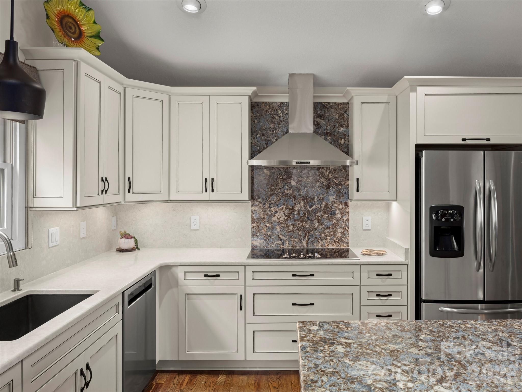 Walker-In-The-Hills - Residential