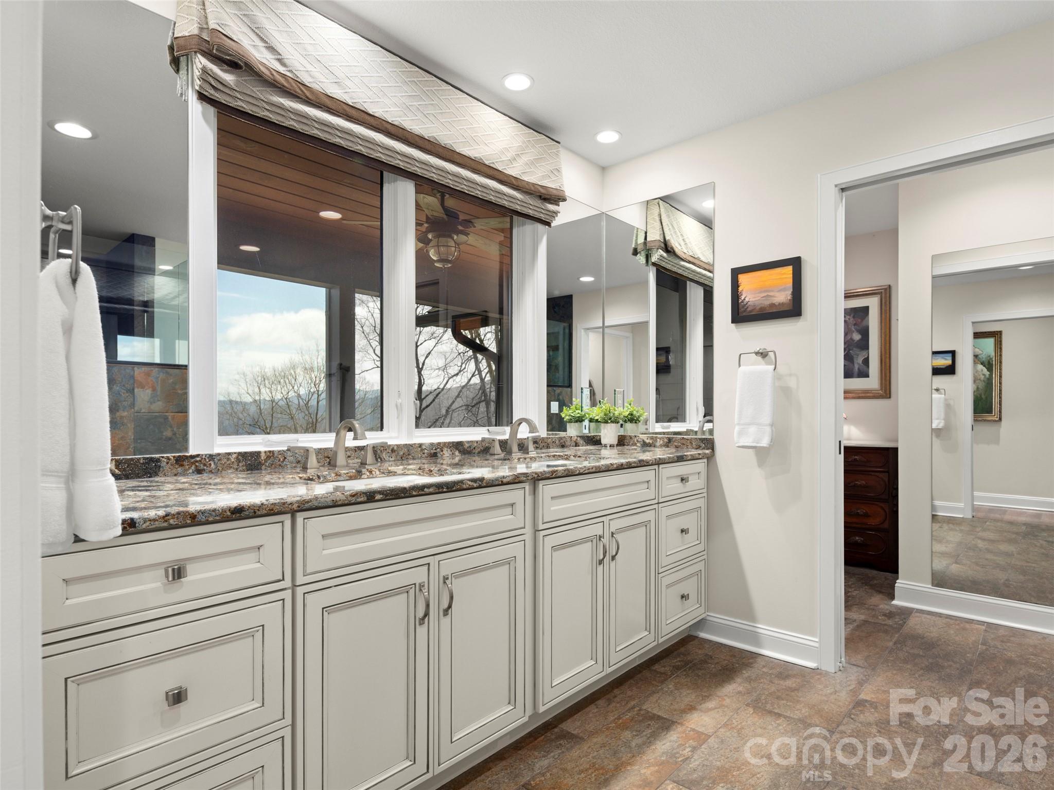 Walker-In-The-Hills - Residential