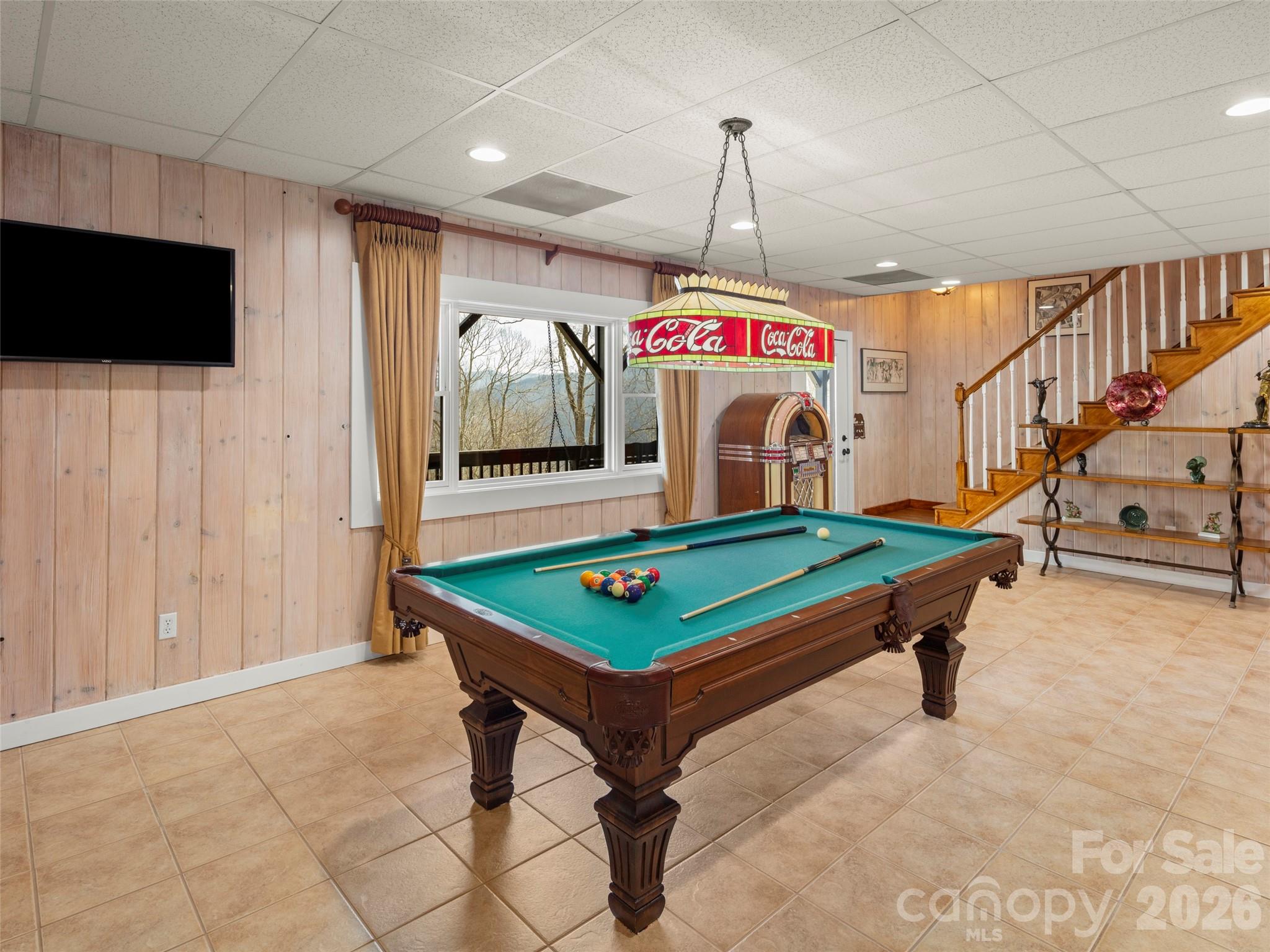 Walker-In-The-Hills - Residential