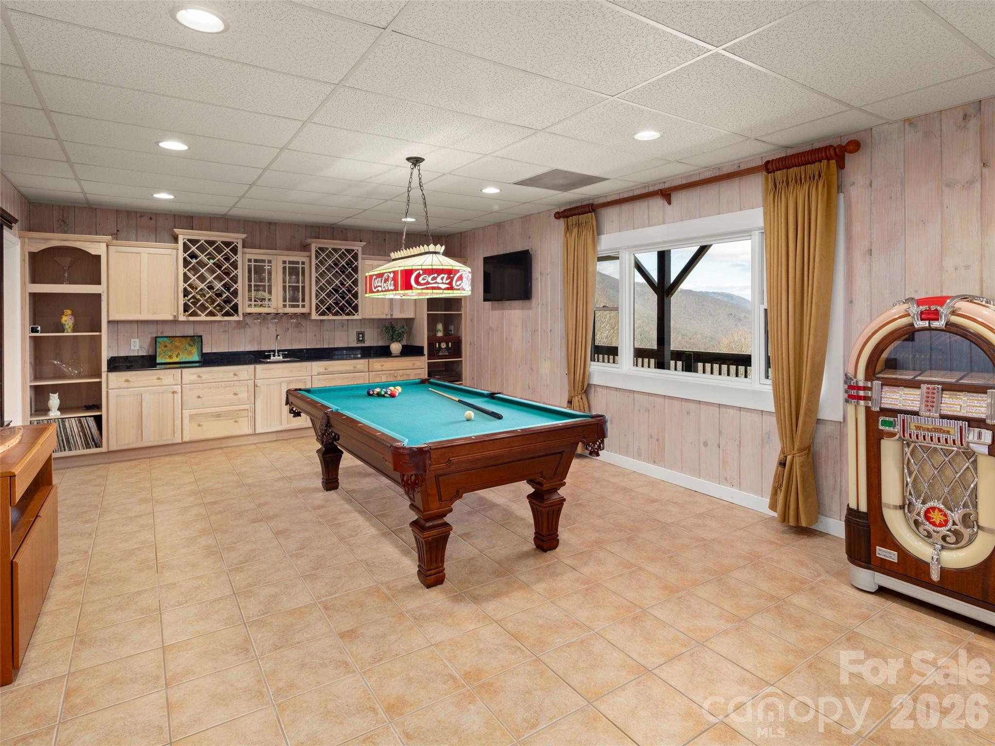 Walker-In-The-Hills - Residential