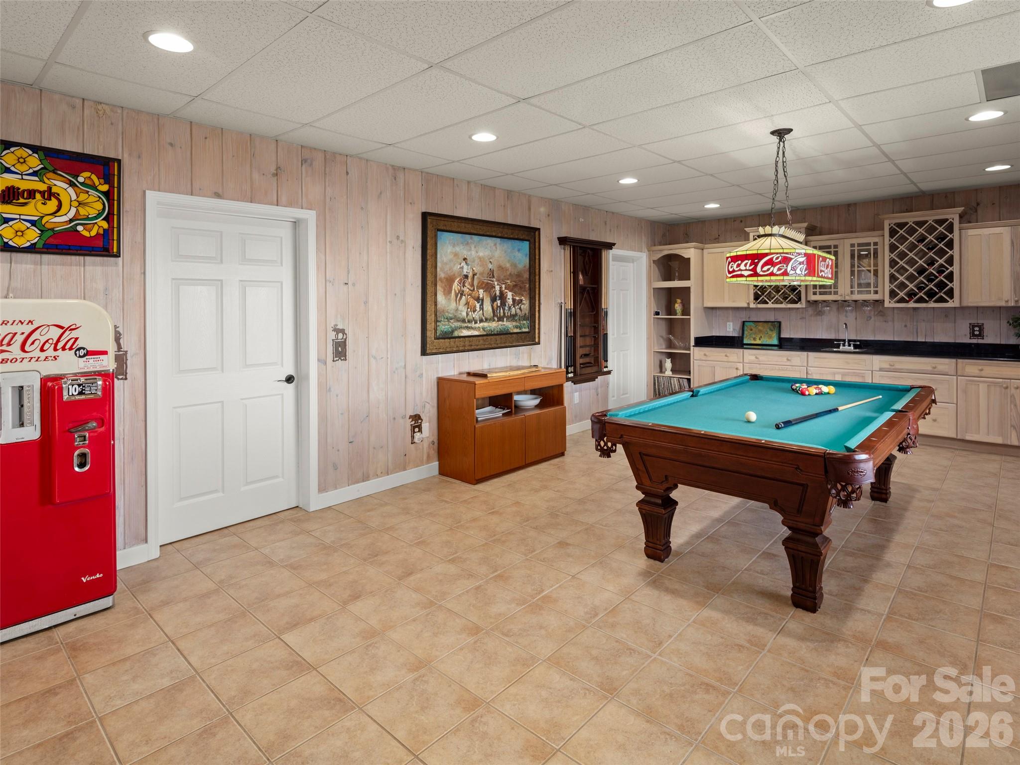 Walker-In-The-Hills - Residential