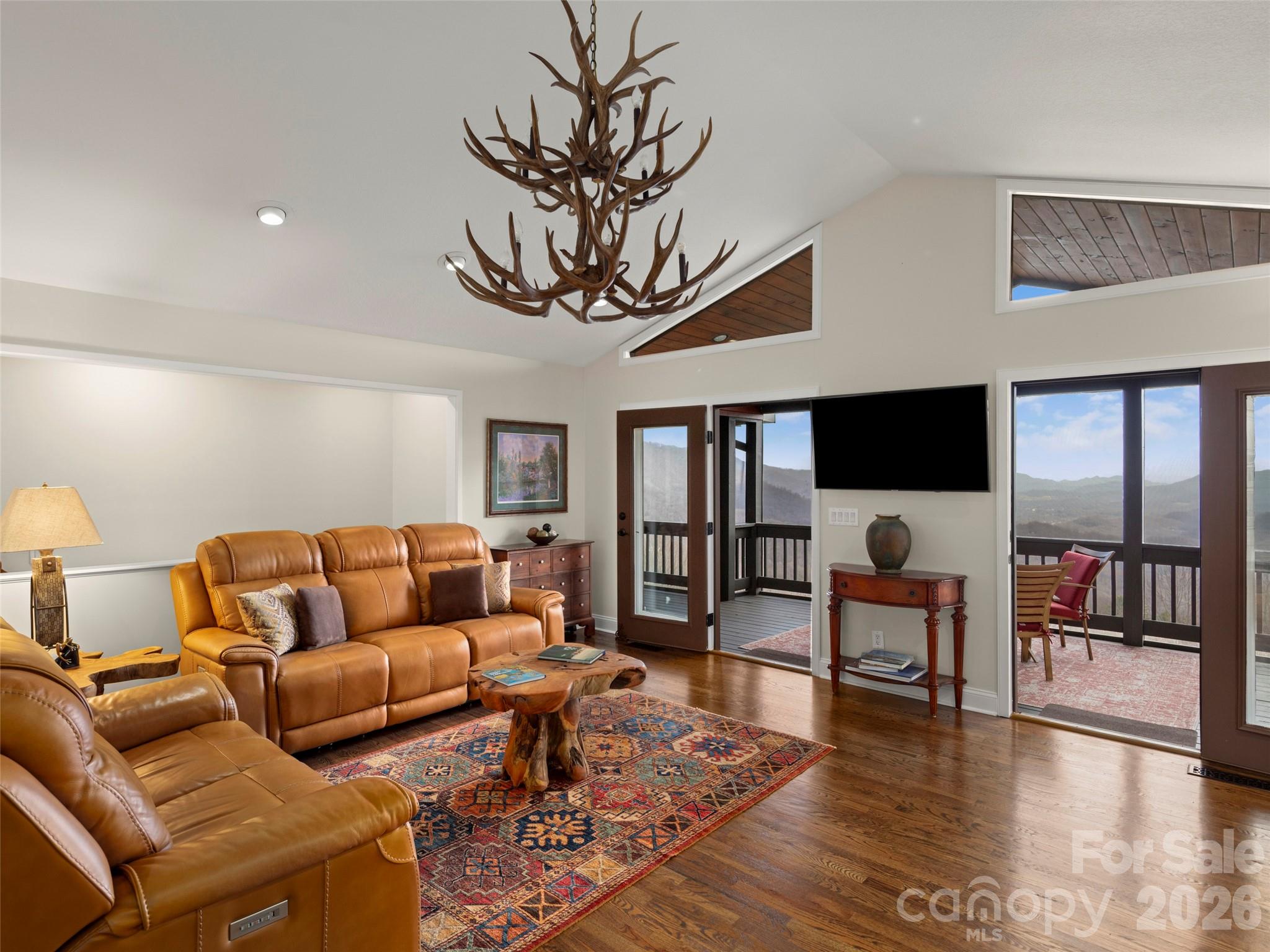 Walker-In-The-Hills - Residential