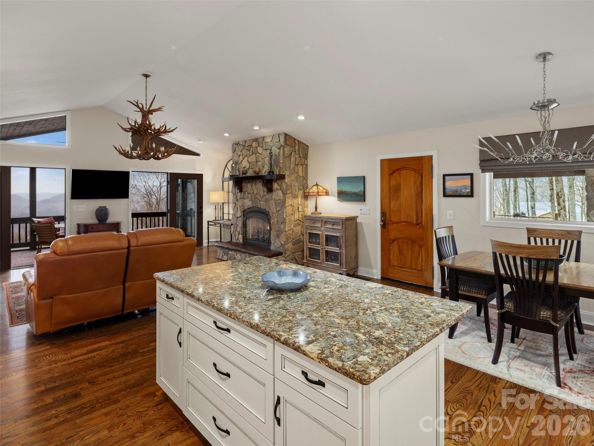 Walker-In-The-Hills - Residential