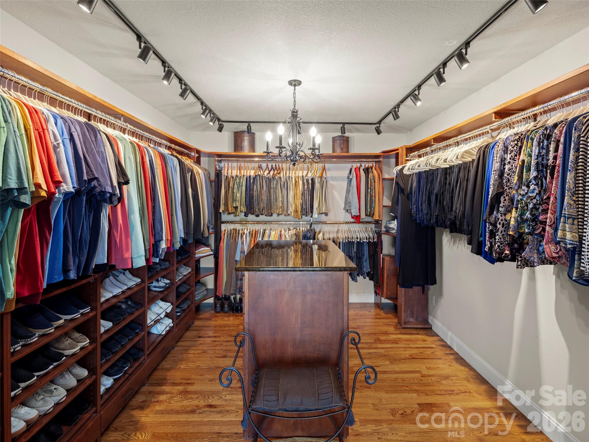 Walker-In-The-Hills - Residential