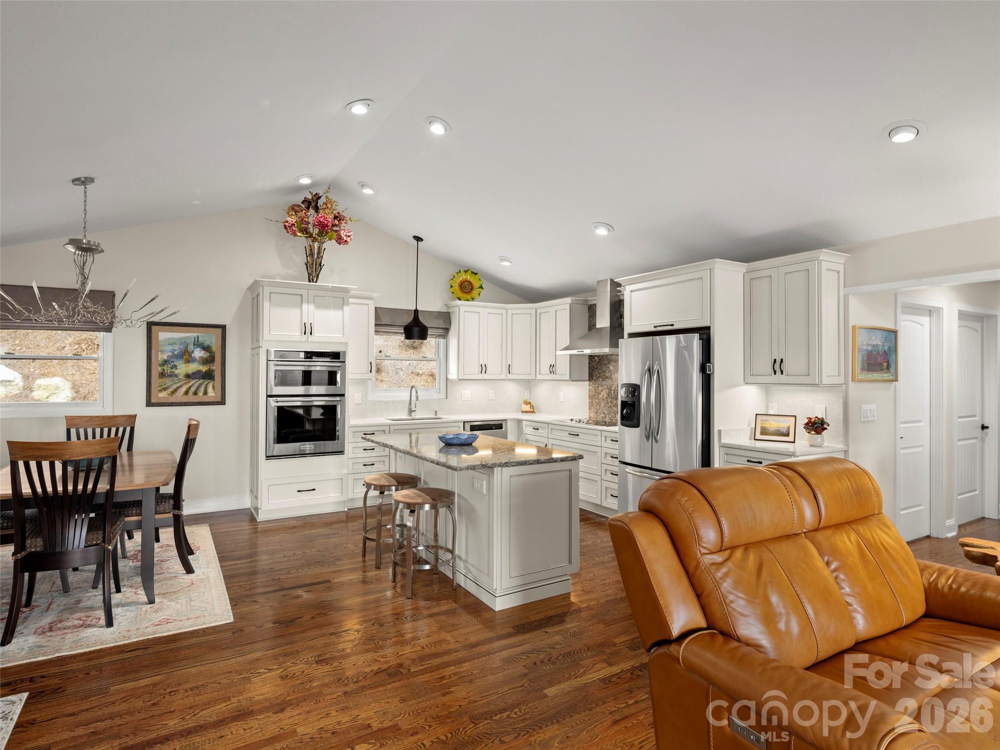 Walker-In-The-Hills - Residential