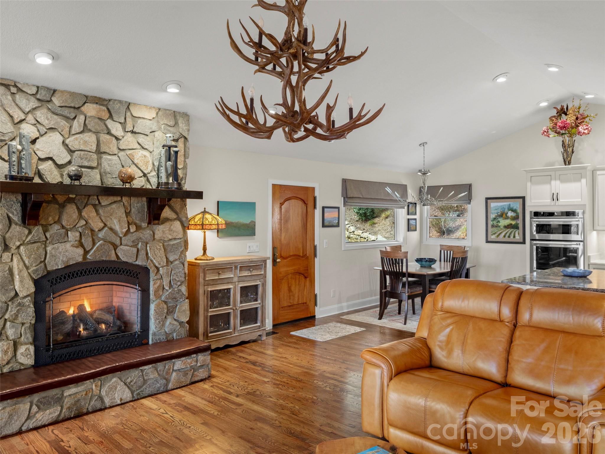 Walker-In-The-Hills - Residential