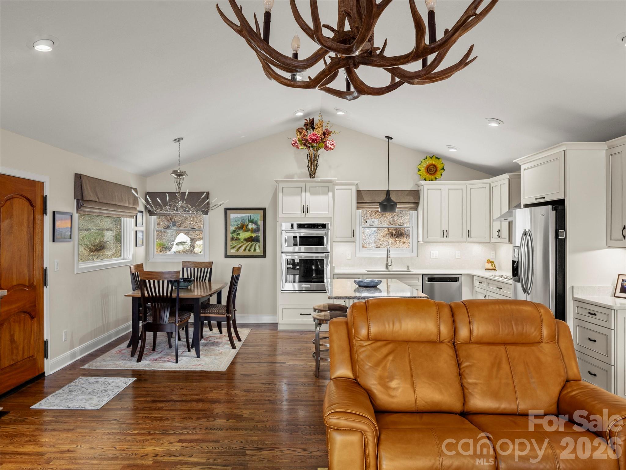 Walker-In-The-Hills - Residential