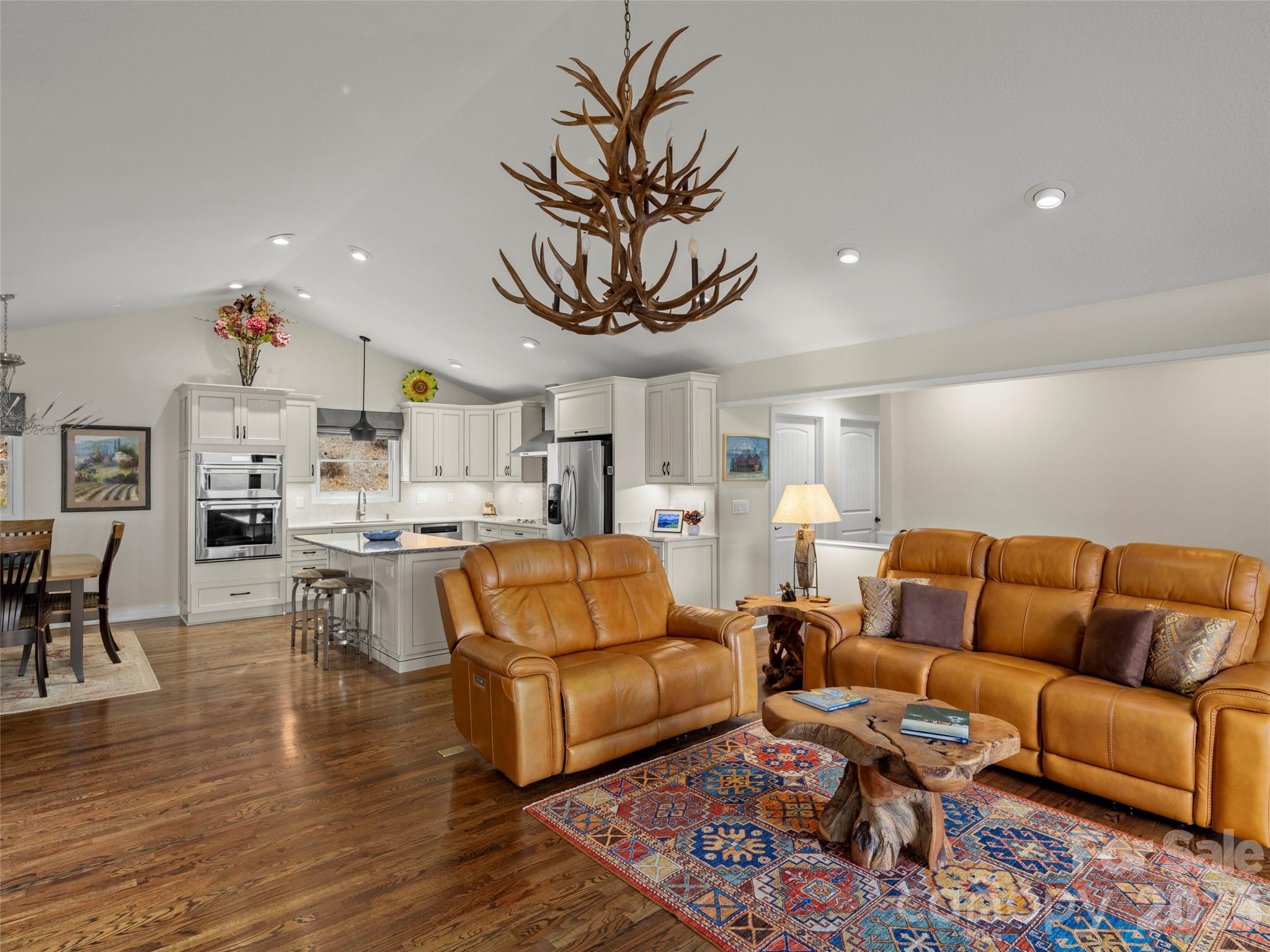 Walker-In-The-Hills - Residential