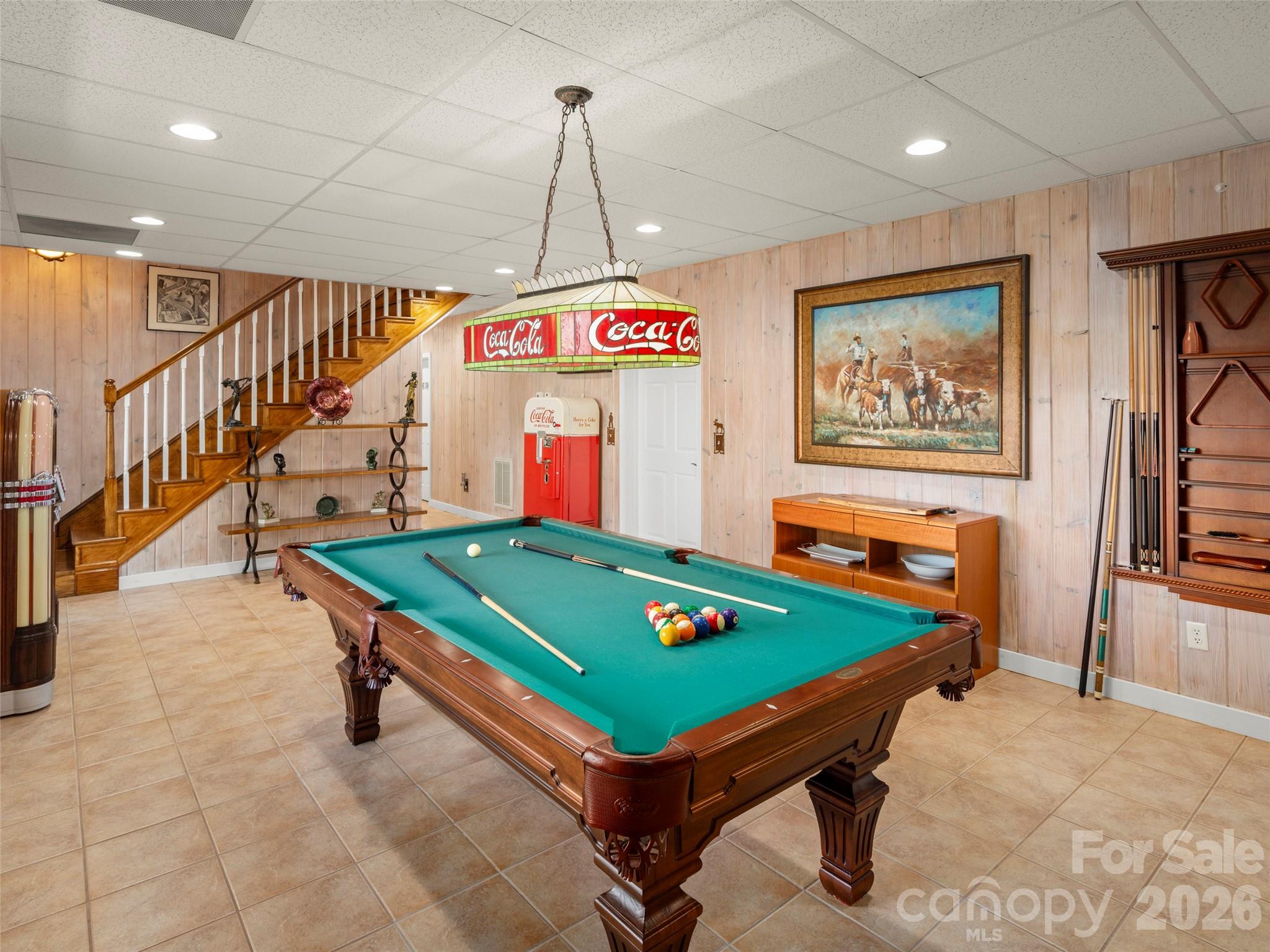 Walker-In-The-Hills - Residential