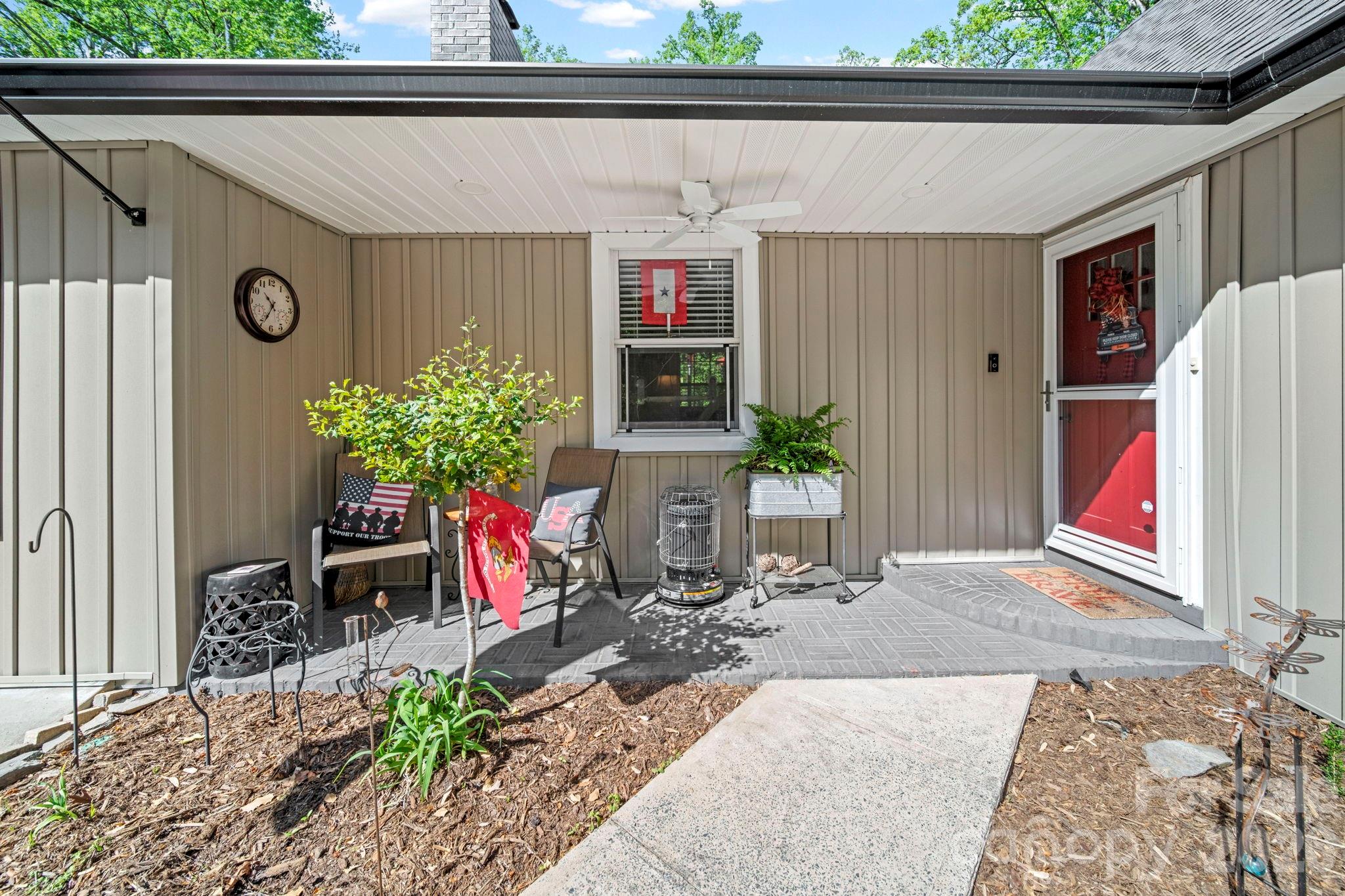 421 Tywood Street NE