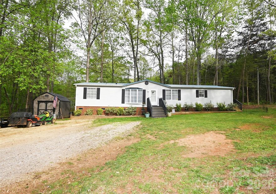 Relax and unwind surrounded by woods on a full acre! Over 1900 sq ft this 3 bedroom 2.5 bathroom has plenty of room!  MOVE right in this property was completely remodeled in 2022! Home features Split bedroom plan, large primary, en suite with garden tub and separate shower, secondary bedroom with walk-in closets, living room, dining area, spacious kitchen with plenty of prep space and newer SS appliances and the family room opens to a covered back deck. Schedule a showing today!