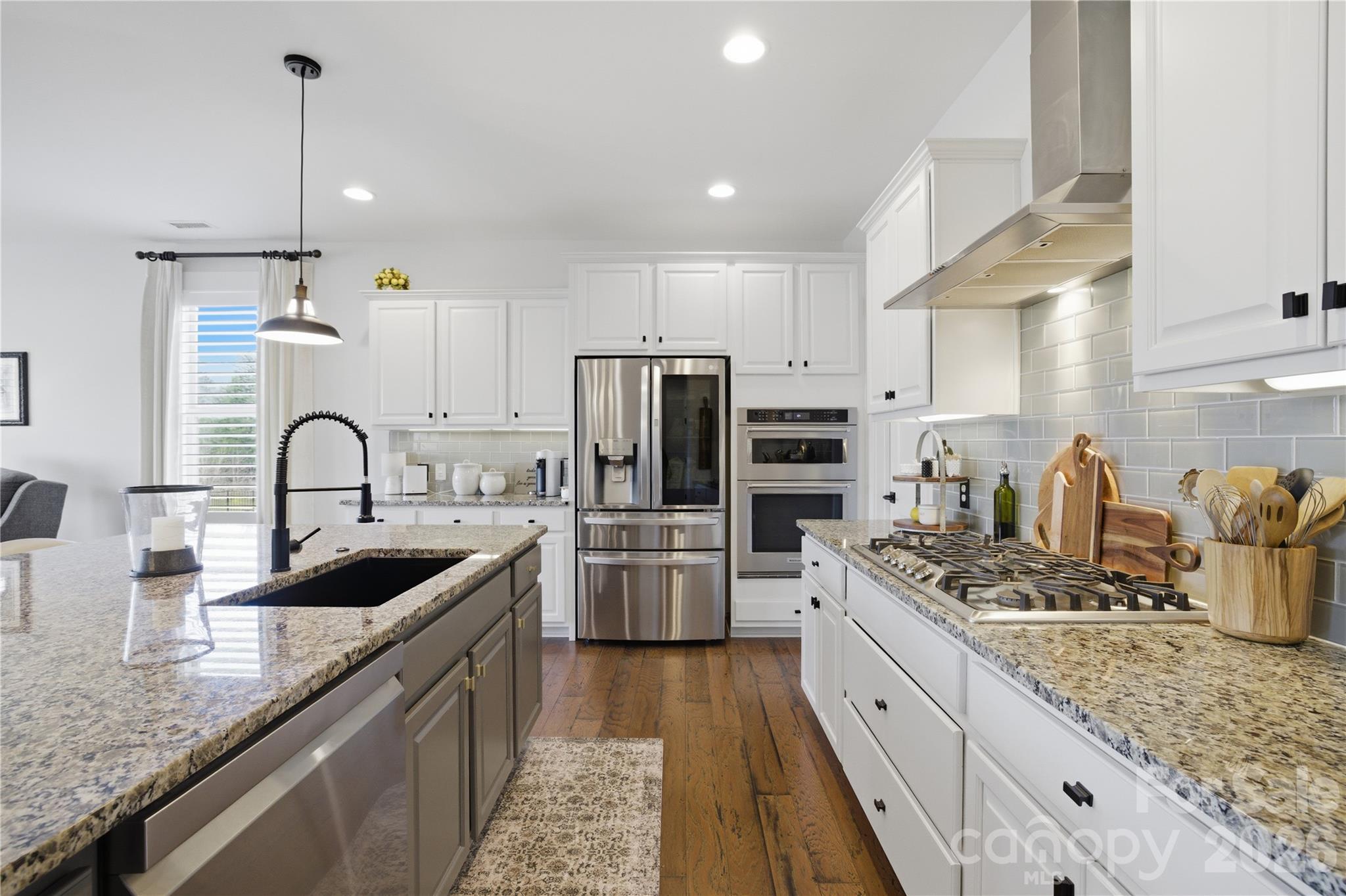 123 Johnson Manor Street