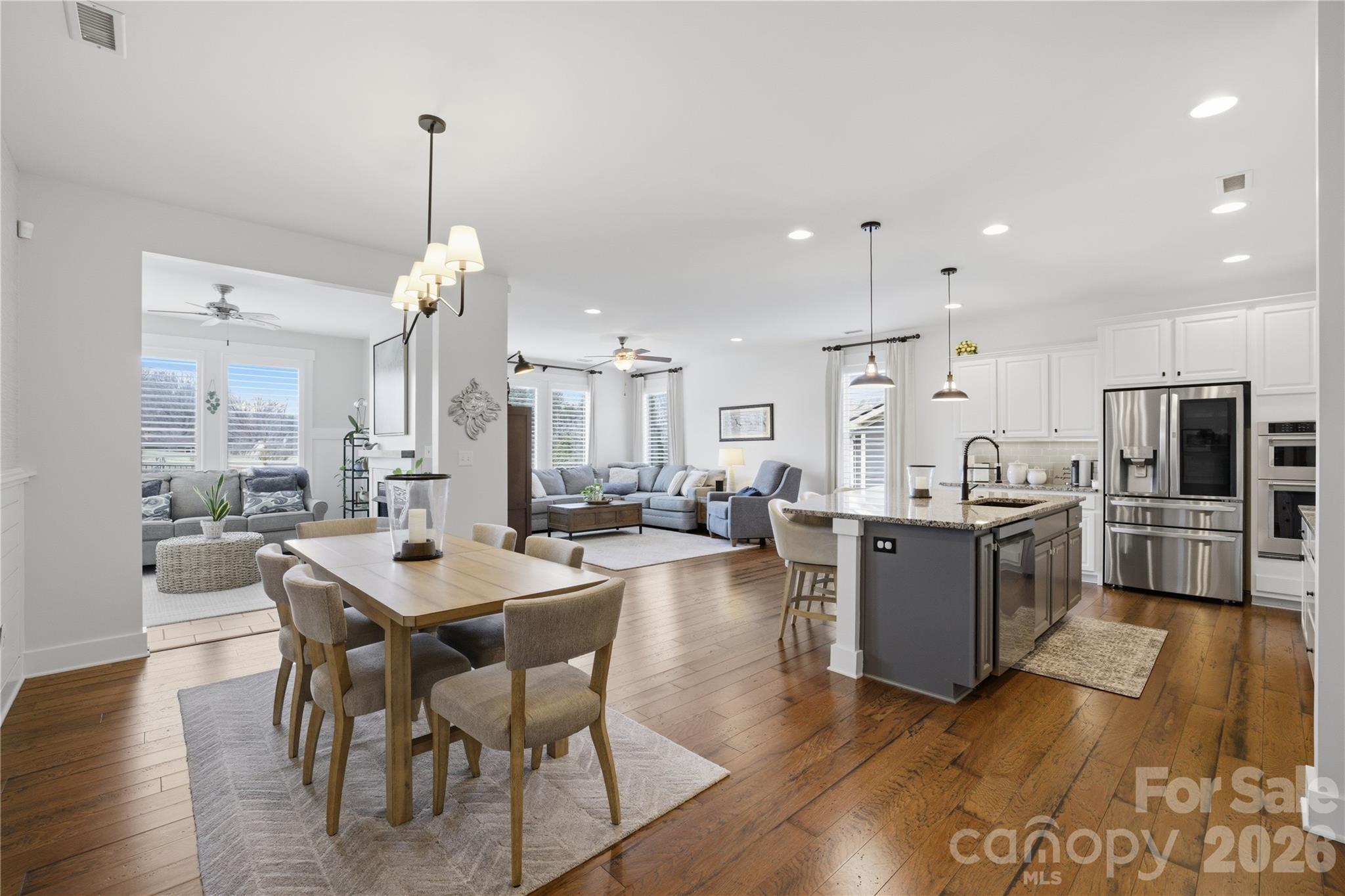 123 Johnson Manor Street