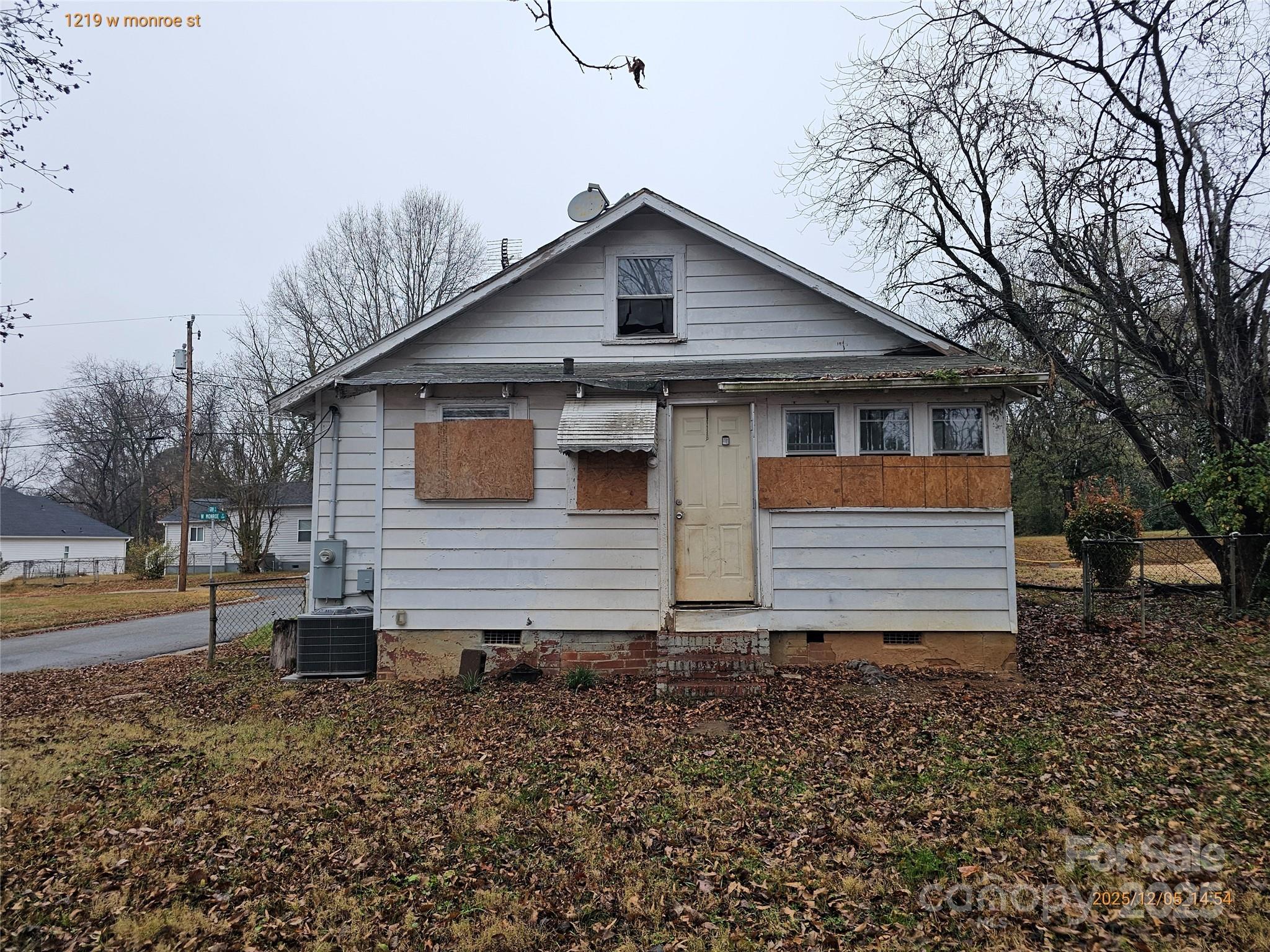 1219 W Monroe Street