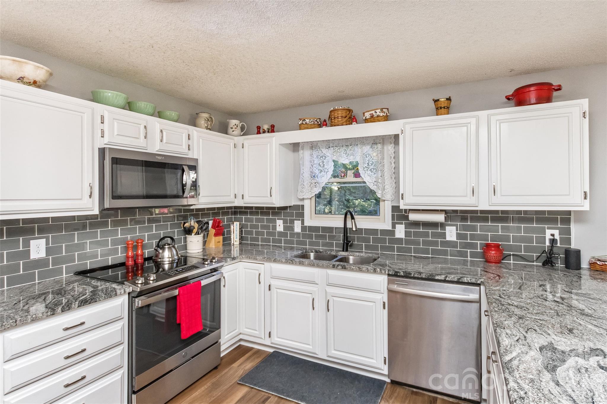2911 Middleton Place 32