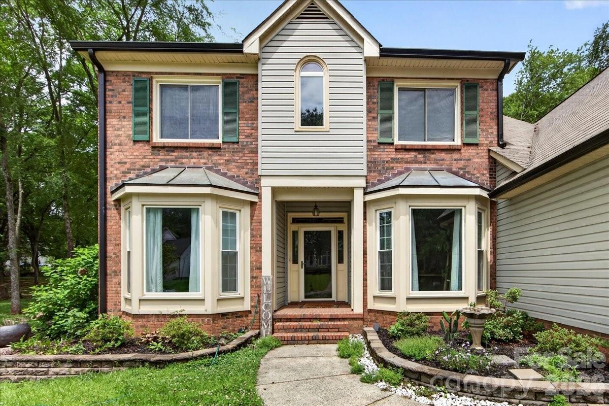 1045 Fairway Ridge Road NW