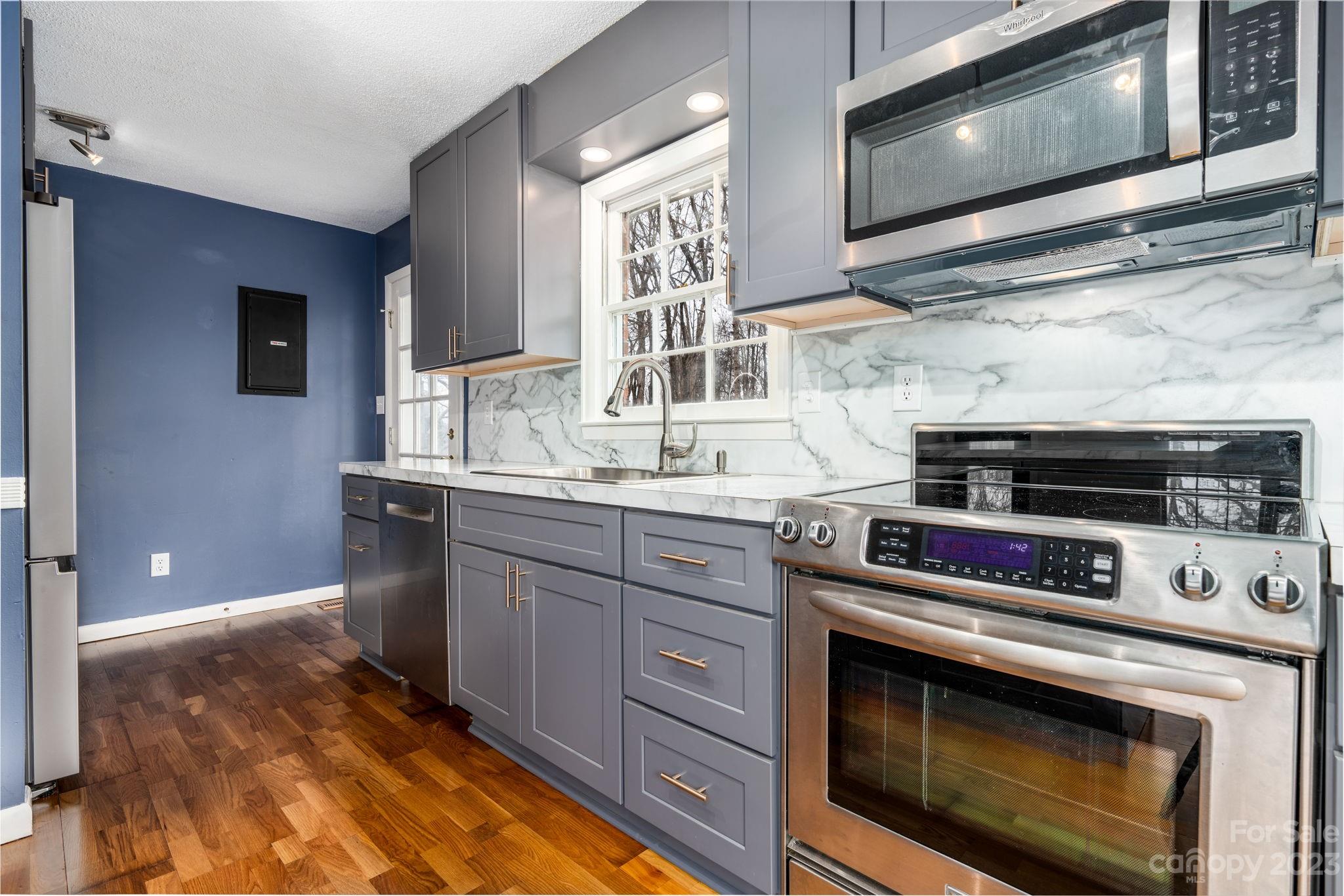 Jamestowne - Residential