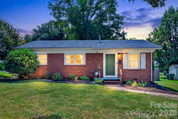 3857 WHITEHALL DR, CHARLOTTE, NC 28208 - Image 1b45fefb73de2d084a823c928b7ab99f/3840263589