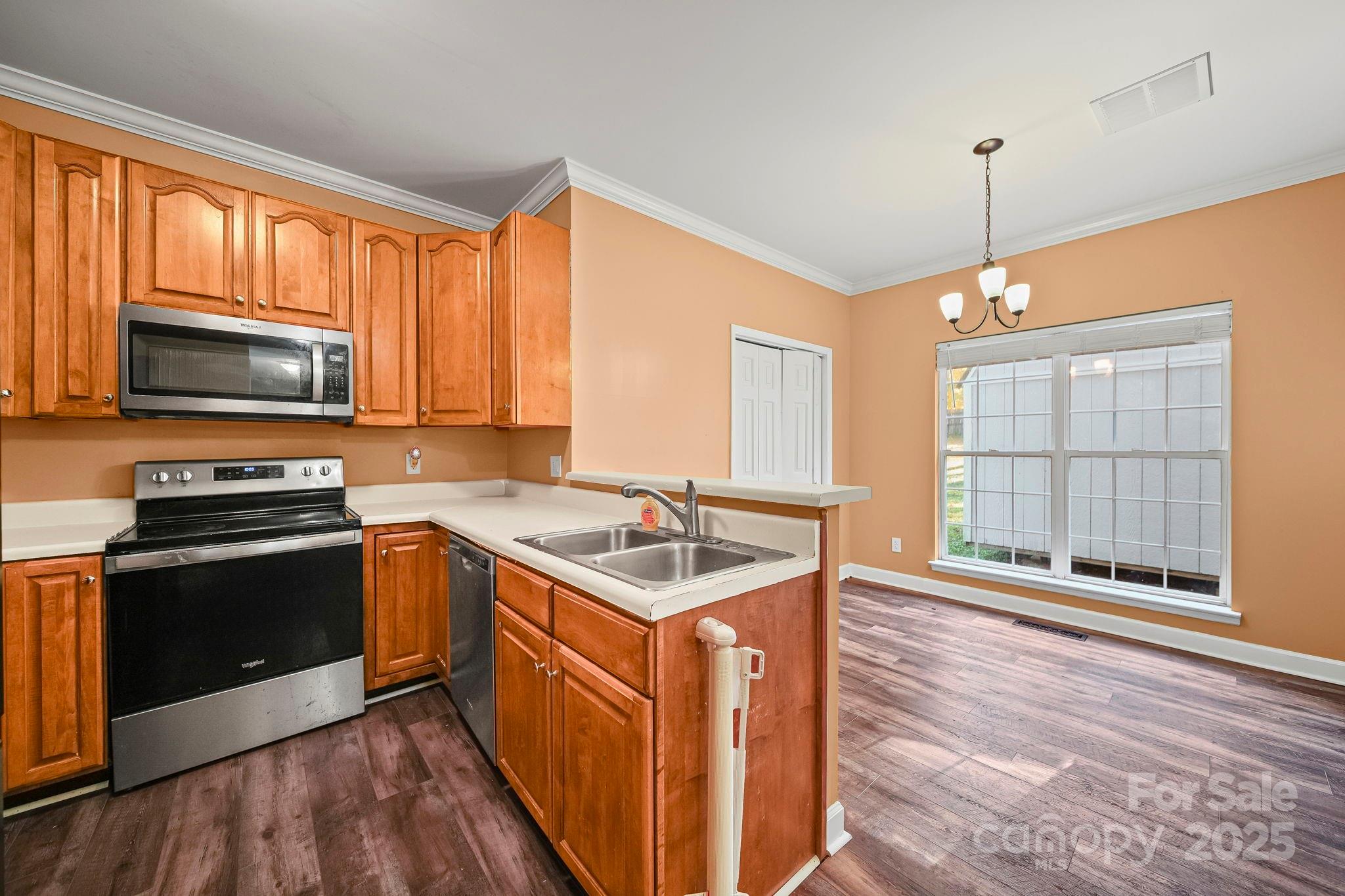 148 Highland Woods Drive 6