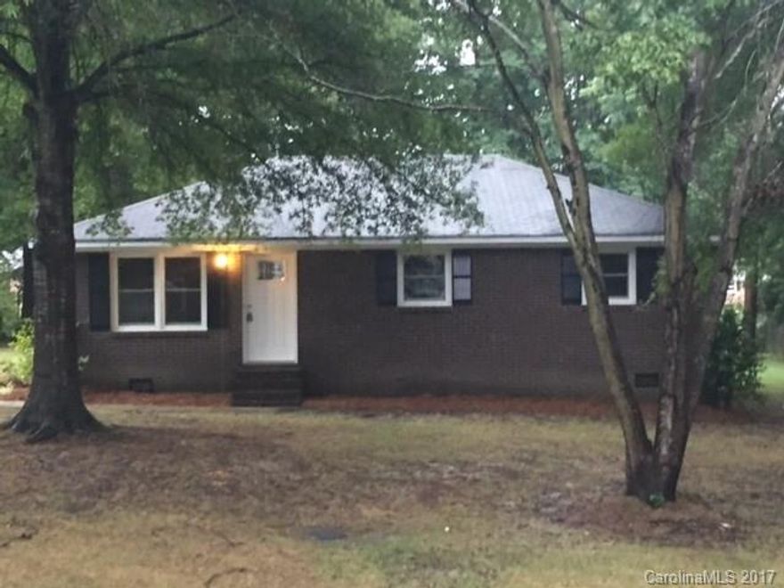 This Brick Ranch sits on approx. 1/3 acre lot with large oak trees providing an amazing canopy for this home. The home features large eat in kitchen, Refrigerator not provided, Spacious laundry room, Great room, 3 bedrooms and 1 bath. Hardwood floors through out except kitchen. Huge backyard with deck for evening lounging under the trees. This home does not allow pets.