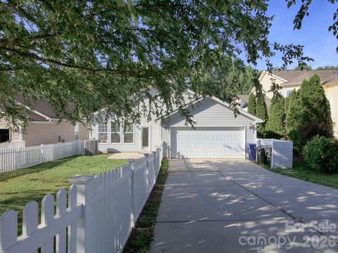 Photo of 15318 Hugh Torance Parkway, Huntersville, NC 28078 (MLS # 4367647)