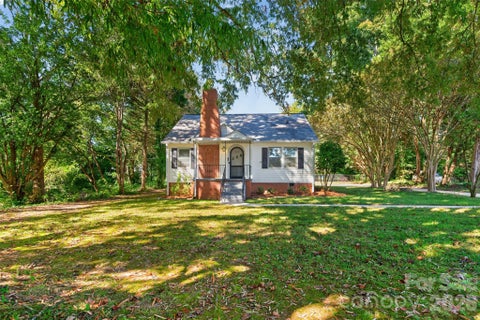 Photo of 1829 3rd Street NE, Hickory, NC 28601 (MLS # 4433251)