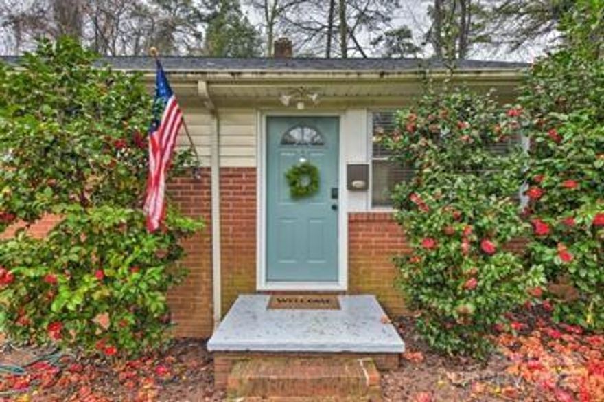 MOVE-IN SPECIAL- Move in this month and enjoy $100 off for 1st three months and then back to the original rate of $1495 for the remainder of the lease*

Welcome to your new home! This inviting 2-bedroom, 1-bathroom home offers a blend of style and practicality. Enjoy the ease of modern living in a well-appointed space that features:

Sleek Stainless Steel Appliances: Cook and entertain with ease using the provided stainless steel appliances! 
Central Air Conditioning and Heating: Stay comfortable year-round with efficient climate control.
Washer and Dryer Connections: Enjoy the convenience of in-unit laundry with dedicated connections for your washer and dryer.
Dedicated Parking Garage Space: Secure and convenient parking with your own designated spot. You also have street parking as an option!