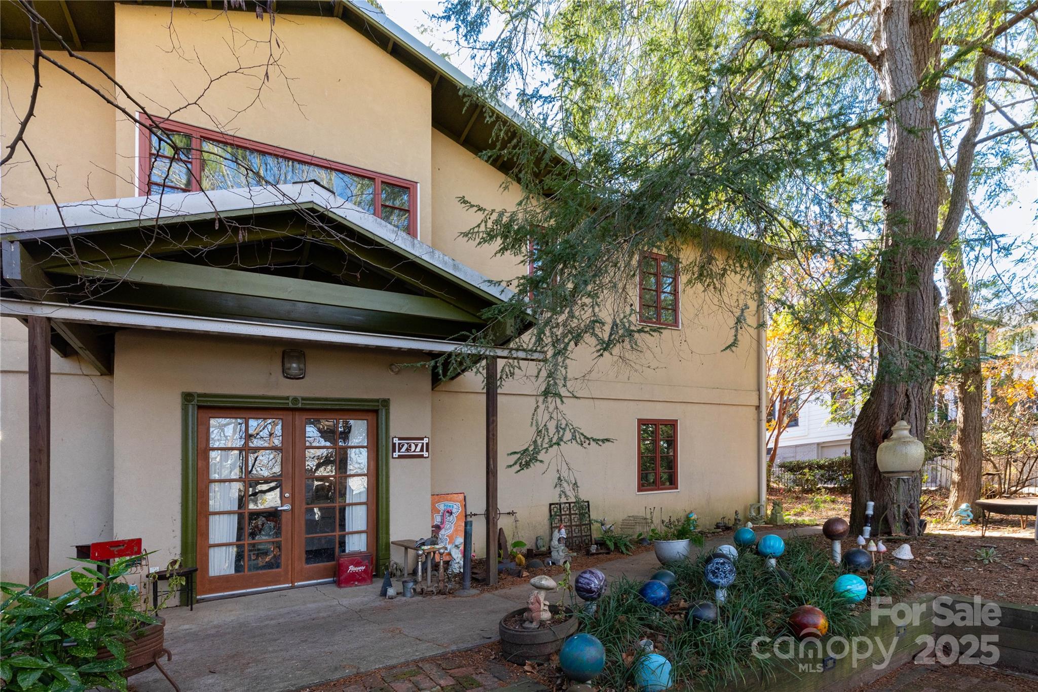 297 Hillside Street