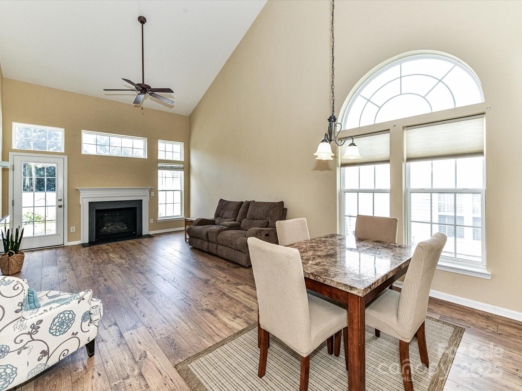4237 Piccadilly Lane