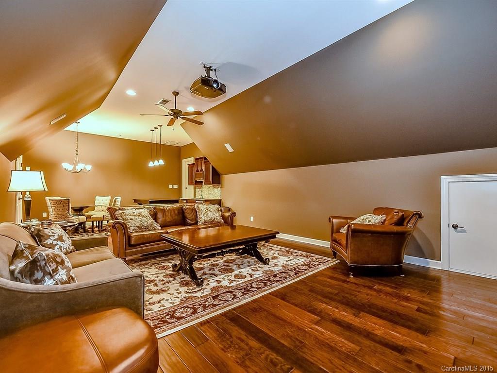 Hollister - Residential