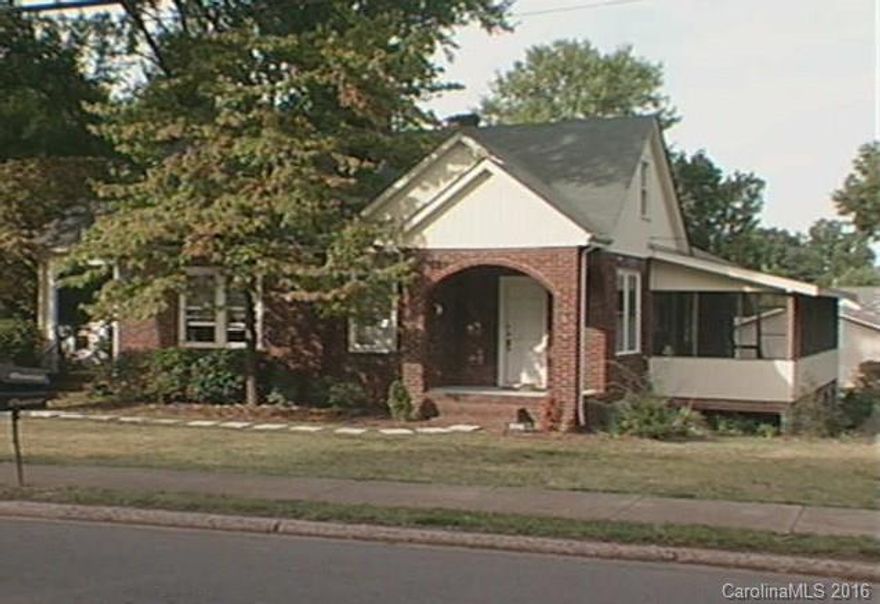 Cozy 3BR/2BA unit w/hardwood floors, kitchen w/breakfast/dining area, 2 bedrooms downstairs, 1 bedroom/loft upstairs w/bathroom w/stand alone shower, walk in closet, etc. Large screened porch with ceiling fans. Lawn maintenance and refrigerator included. Pets considered with additional monthly fee based on size and number of pets. Application required for each adult perspective tenant with non-refundable application fee.