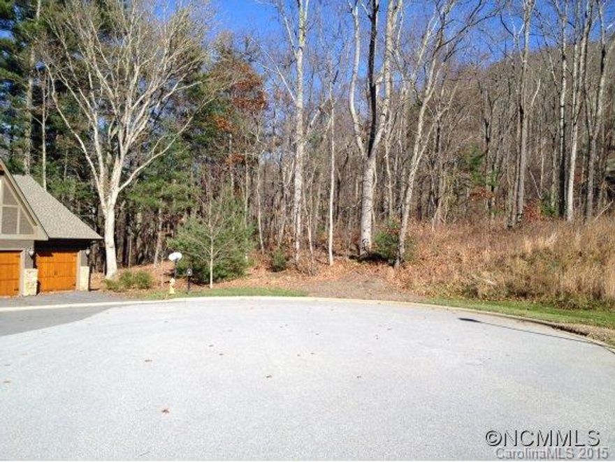 The Preserve at Reynolds Mountain, one of North Asheville's Premiere Communities. 6 Home sites available in The Preserve ranging from 0.50 ac -0.64 ac. gentle topography for easy build. This community offers a rich mix of upscale, pedestrian-friendly cafï¿½s, restaurants, shops, offices & neighborhood YMCA.  Don't miss the opportunity to own one of the best lots in North Asheville. $10K BUYER CREDIT at closing for site prep!!